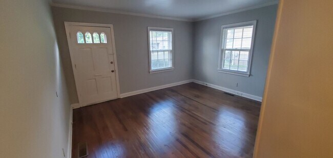 Building Photo - 1122 W Academy St