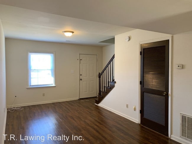 Building Photo - 1 Chesterfield Ct