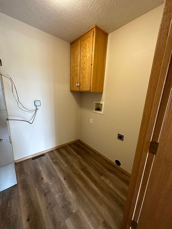Building Photo - 355 Peach Tree St