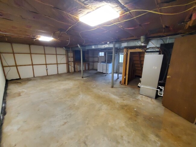 Building Photo - 406 Missimer Ln