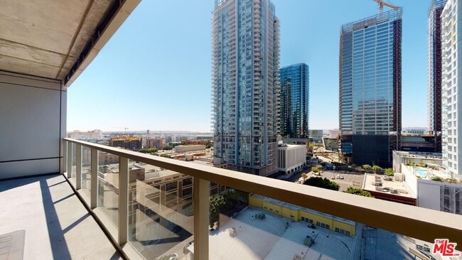 Building Photo - 1155 S Grand Ave