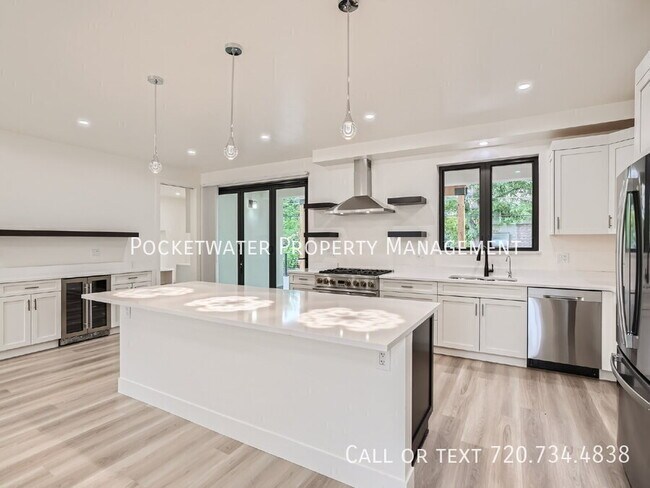 Building Photo - 3595 Darley Ave