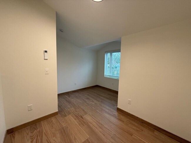 Building Photo - WG1491* - B