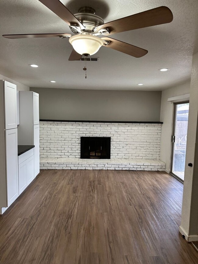 Building Photo - Home for rent