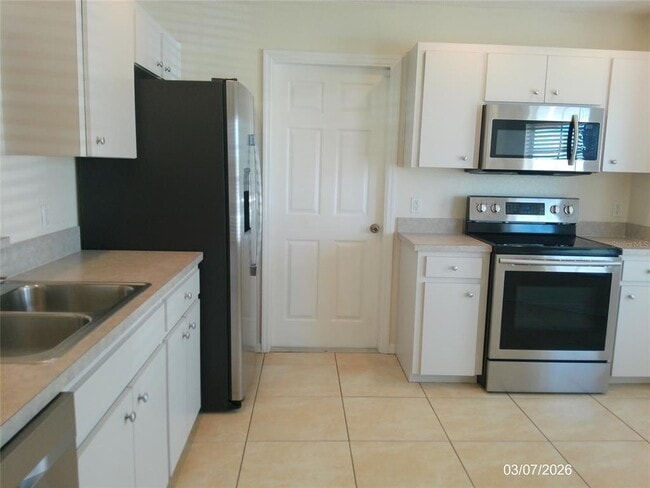 Building Photo - 3298 Sanoma Dr