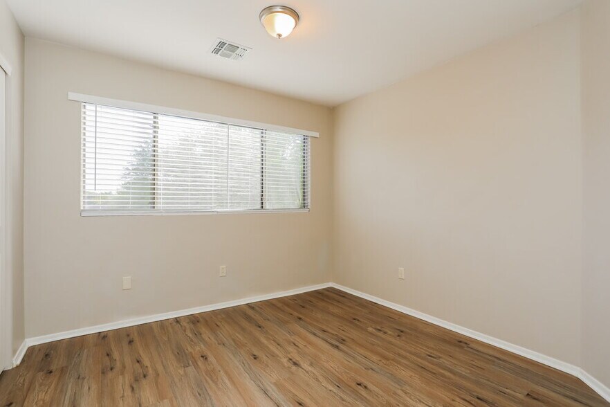 Building Photo - 355 E Camino Del Abeto