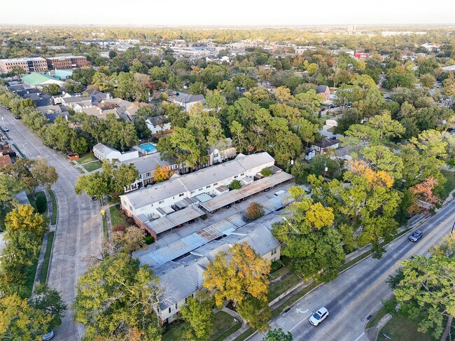 Building Photo - 9654 Westview Dr