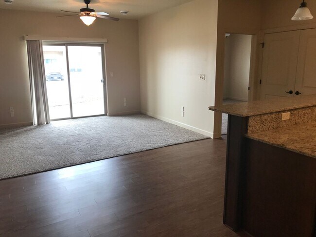 Building Photo - 2810 Bobcat Dr