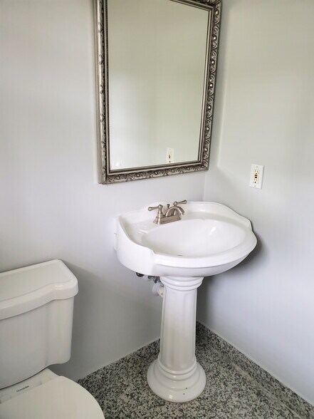Guest restroom - 60 County Rd