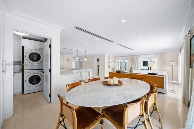 Building Photo - 6831 Sunrise Ct