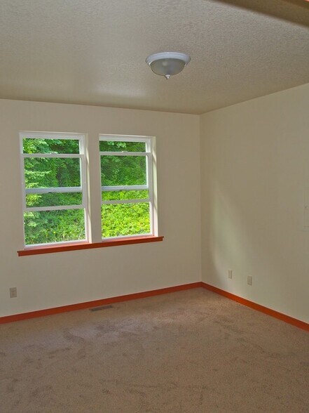 Building Photo - 6924 SE 108th Ave