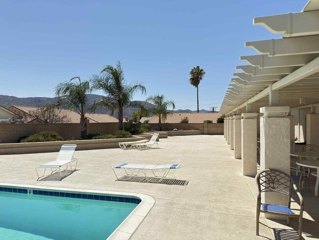 Building Photo - 2890 Summer Set Cir