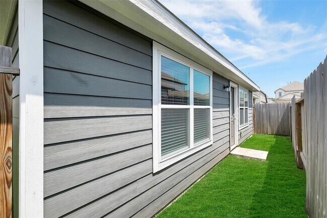 Building Photo - 23607 Buttress Root Dr