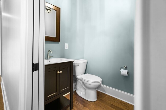 Building Photo - 611 Band Dr