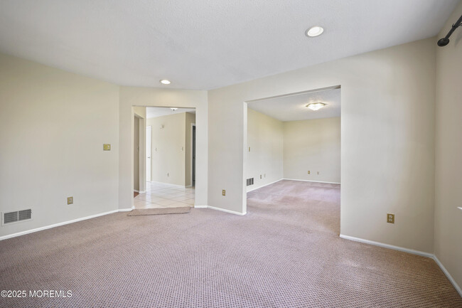 Building Photo - 17 Kingfisher Ct