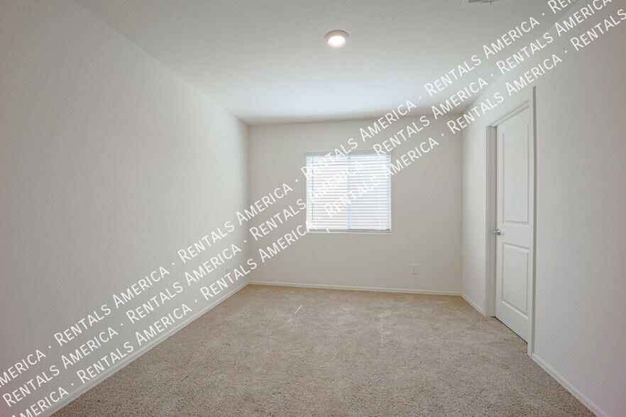 Building Photo - 466 W Black Hawk Pl