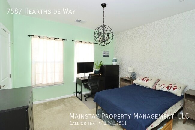 Building Photo - 3 Bedroom Townhome in Howard Square!
