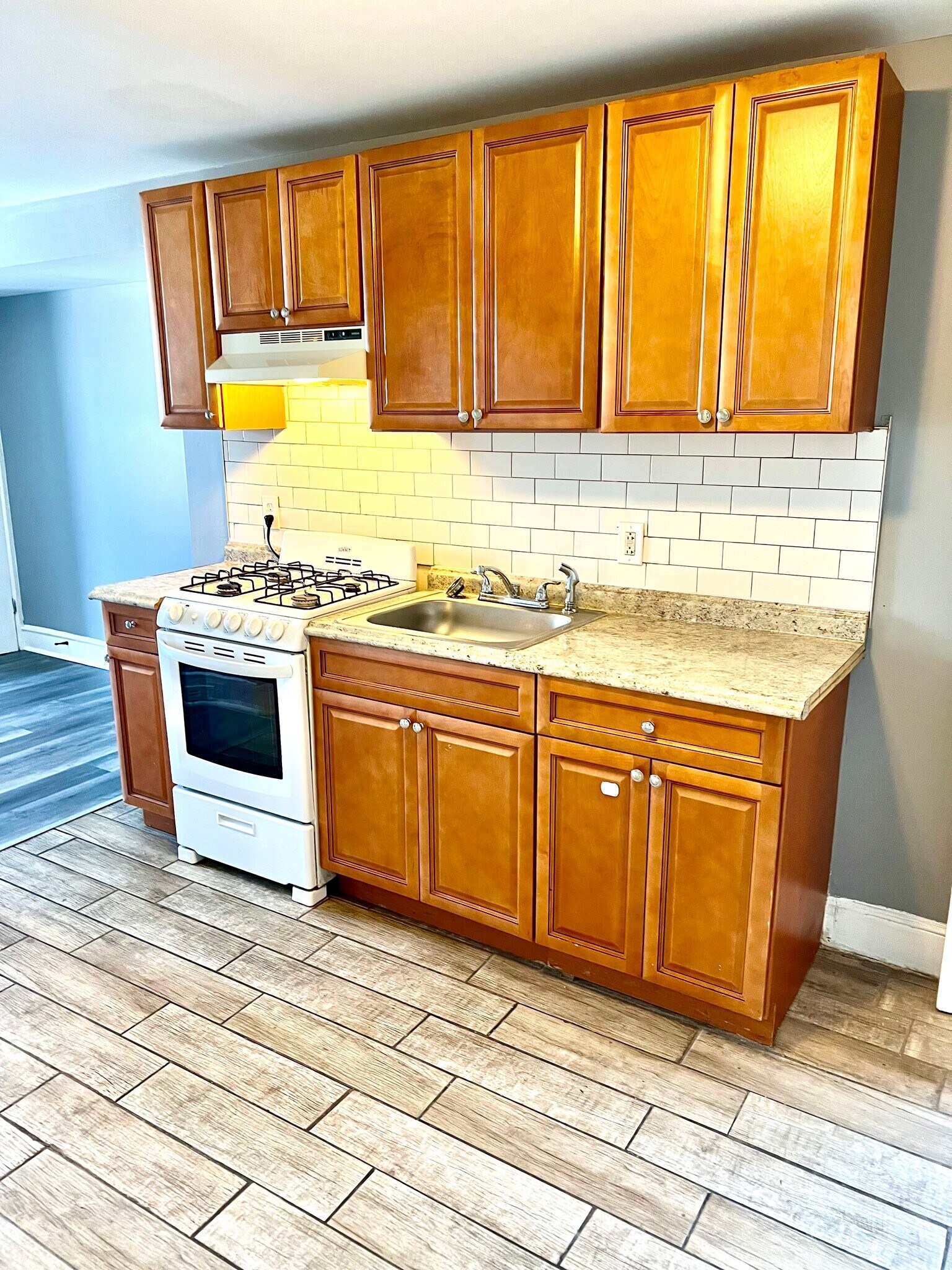 Building Photo - 904 E Tioga St