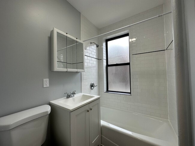 Building Photo - 117 Corbin Ave