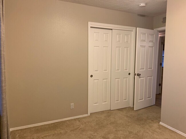 Building Photo - 812 Oro Real NE