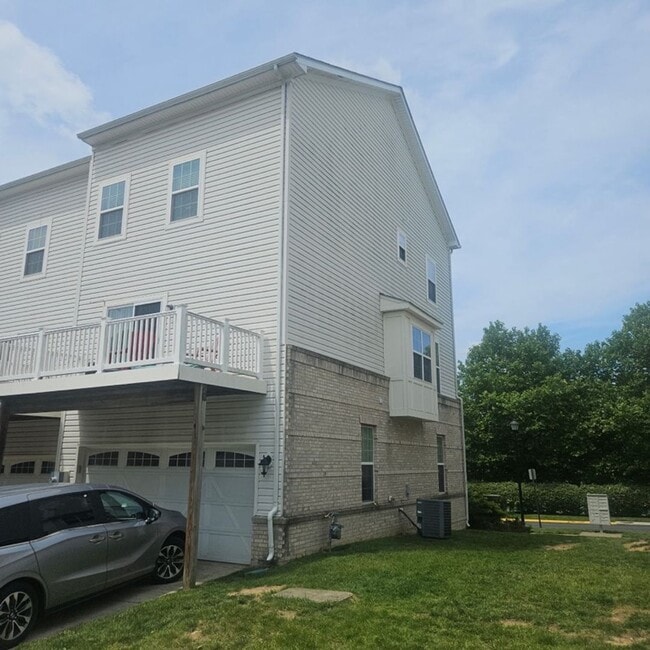 Building Photo - MOVE-IN SPECIAL! Beautiful 4-Bed, 3.5-Bath...