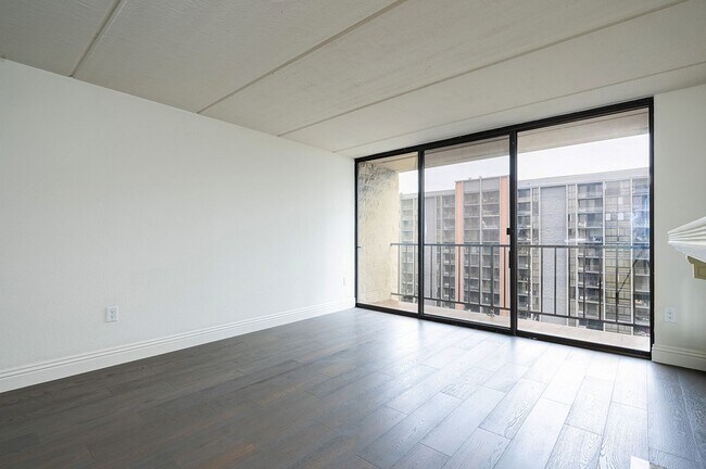 Building Photo - Stellar Symphony Terrace Condo!