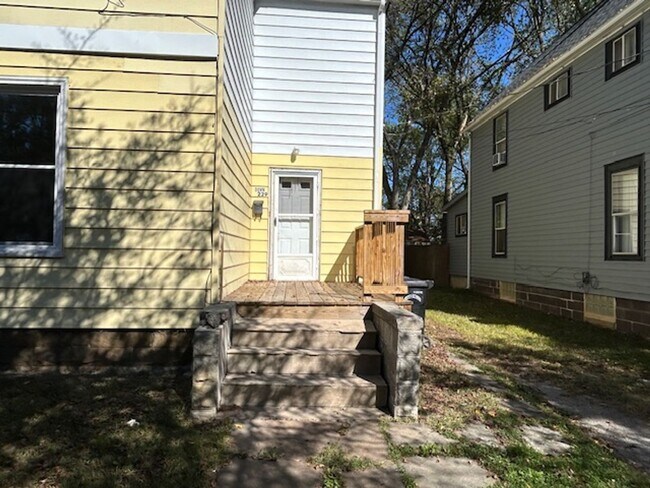 Building Photo - 229 Gates Ave