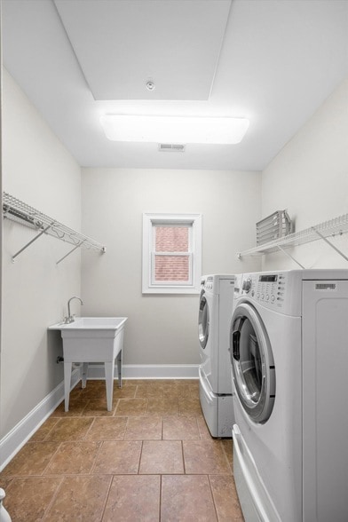 Building Photo - 7448 Miss Madison Way