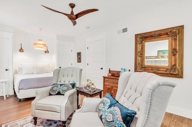 Building Photo - 543 Oakwood Trail