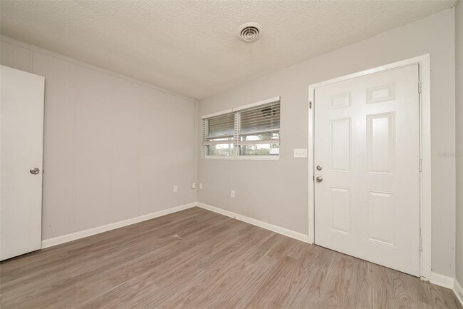 Building Photo - 3305 19th Ave W