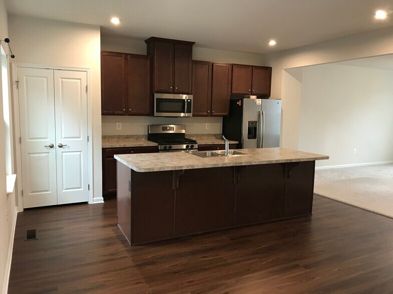 Building Photo - 2802 Wheatland Station Way