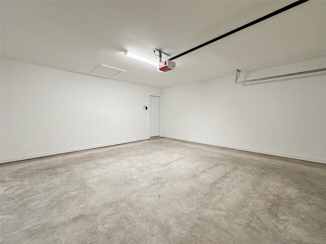 Building Photo - 824 Waxahachie St