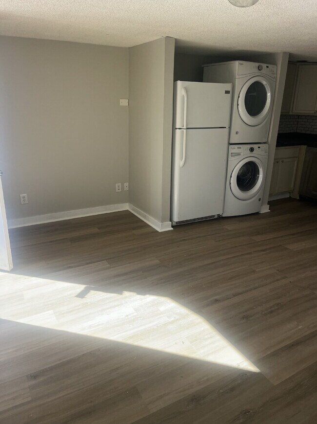 Building Photo - "Charming 1-Bedroom Retreat in Nashville – Cozy 720 sq. ft. Haven!"
