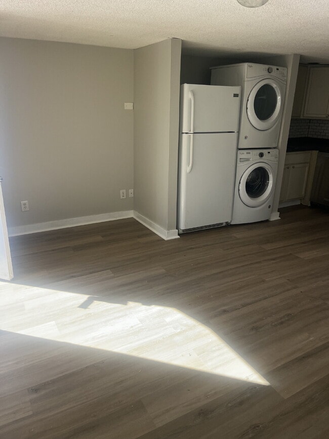 Building Photo - Charming 1-Bedroom Retreat in Vibrant Nashville – Cozy 720 Sq Ft Haven with Garage Access!