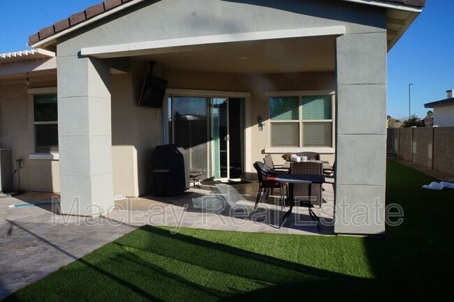 Building Photo - 1193 E Nolan Pl