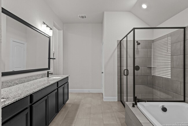 Building Photo - 1318 Tabuenfeld - Excellent, Clean Home, N...