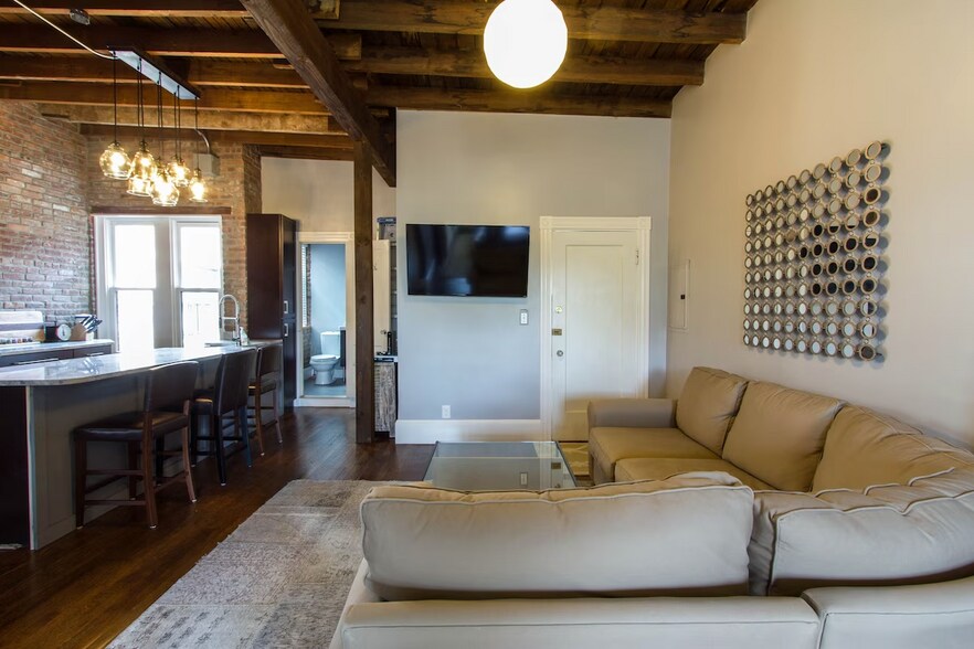 Building Photo - 1870 Commonwealth Ave