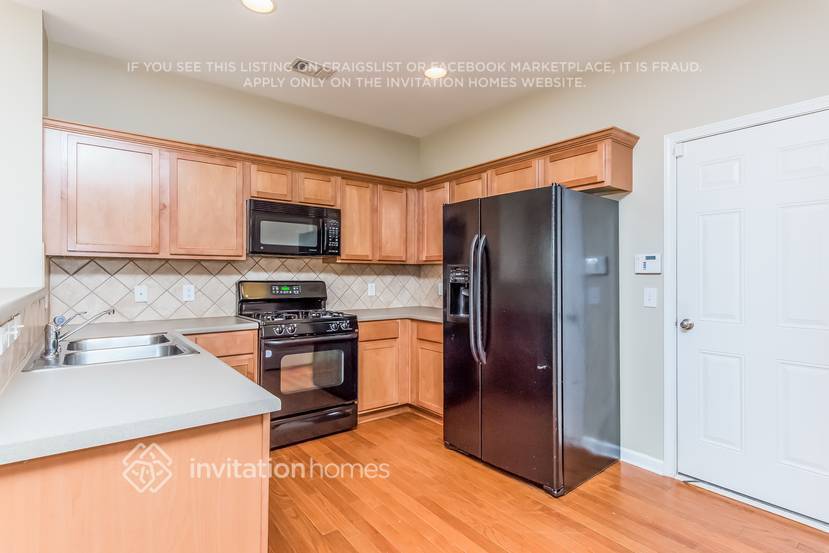 Building Photo - 116 Creekwood Tr