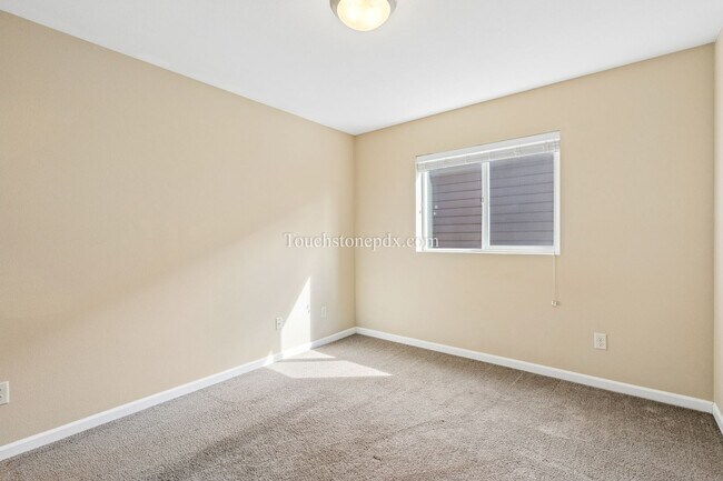 Building Photo - Spacious 4 BR 2.5 BA Home in Damascus