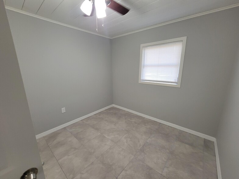 Building Photo - 4896 35th Ave