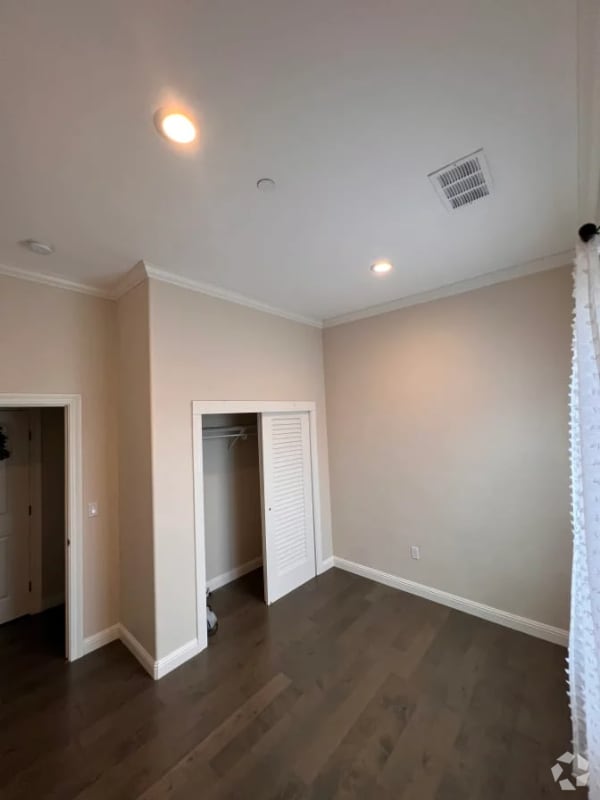 Building Photo - 54 Villa St