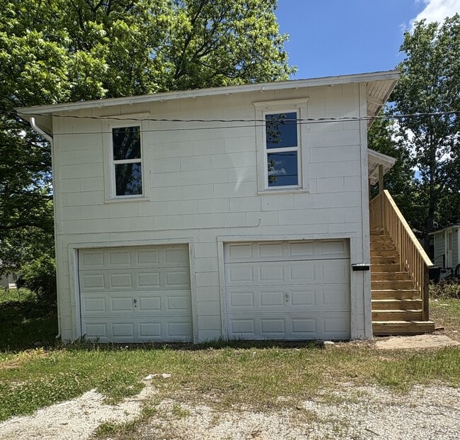 Primary Photo - 522 S Stonewall Ave