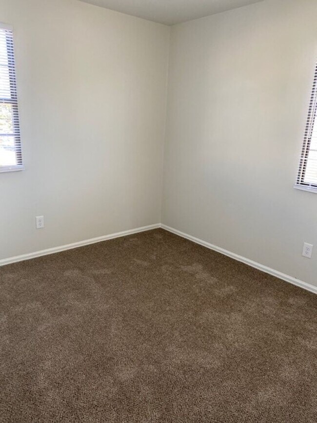 Building Photo - ALL PROSPECTIVE TENANTS MUST SUBMIT A $58 ...