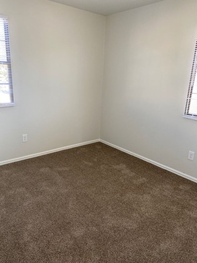 Building Photo - ALL PROSPECTIVE TENANTS MUST SUBMIT A $58 NON-REFUNDABLE APPLICATION FEE PER APPLICANT ONLINE AND...