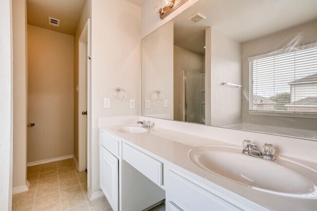 Building Photo - Charming one story home!