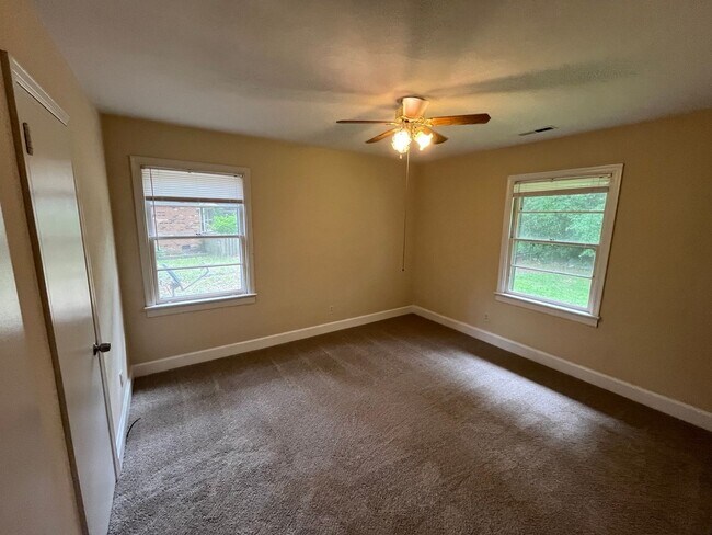 Building Photo - 229 Bridgeview Cir