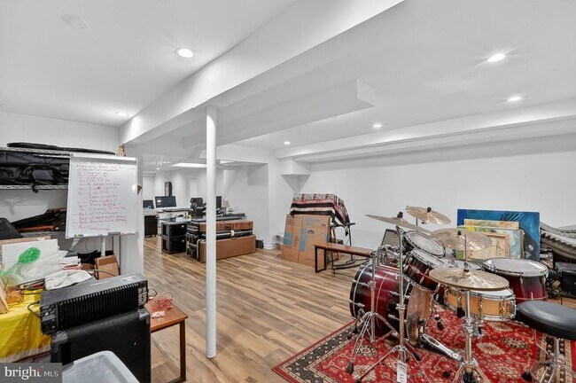 Building Photo - 7011 Fox Chase Rd