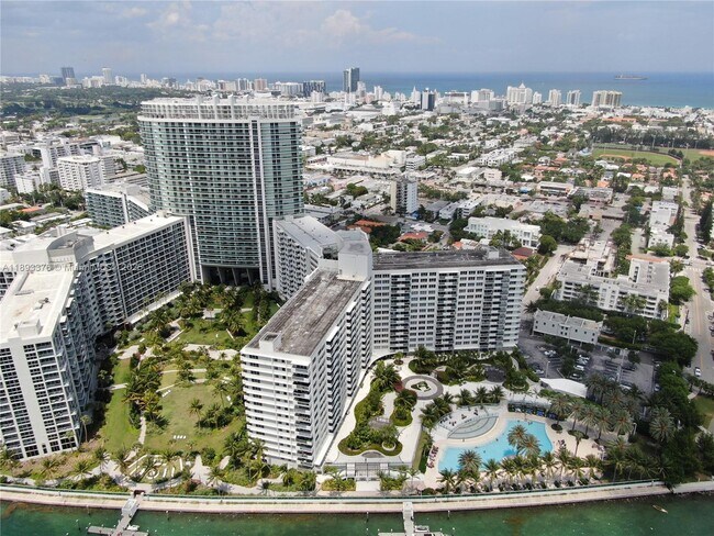 Building Photo - 1500 Bay Rd
