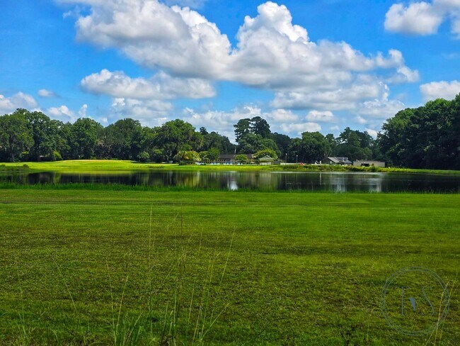 Building Photo - FALL MOVE-IN SPECIAL: $1000 OFF 1st MONTH'...