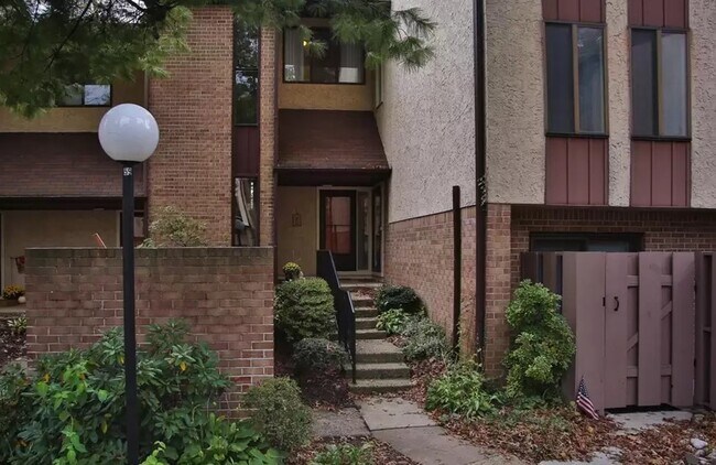 Primary Photo - 7 Aspen Way